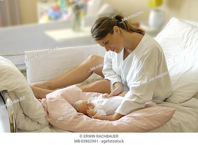 Hospital, delivery-station, mother, baby, bed, smiles, detail, people, woman, 30-40 years, 40-50 years, infant, newborn, 4 days old, symbol, delivery, birth