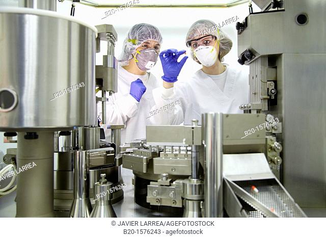 Performing technical controls during an encapsulation process, Encapsulating, Clean room, Pharmaceutical plant, Drug manufacturing plant, Research Center