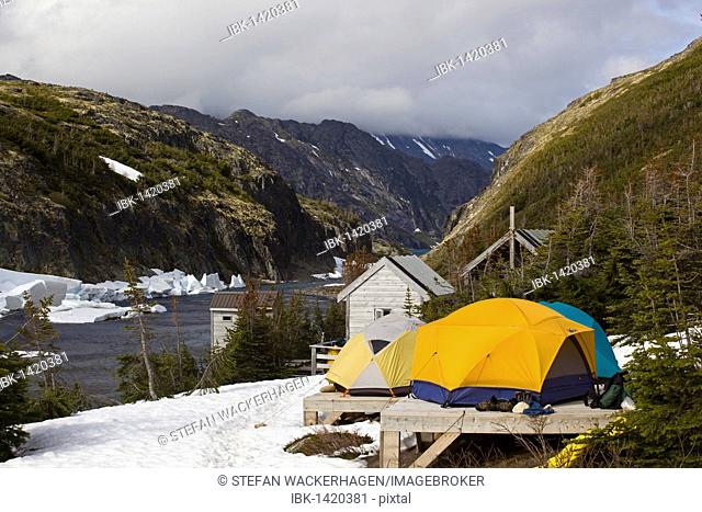 Historic Happy Camp, tent on wooden platform, spring breakup, melting snow, creek behind, Chilkoot Trail, Chilkoot Pass, Yukon Territory, British Columbia, B