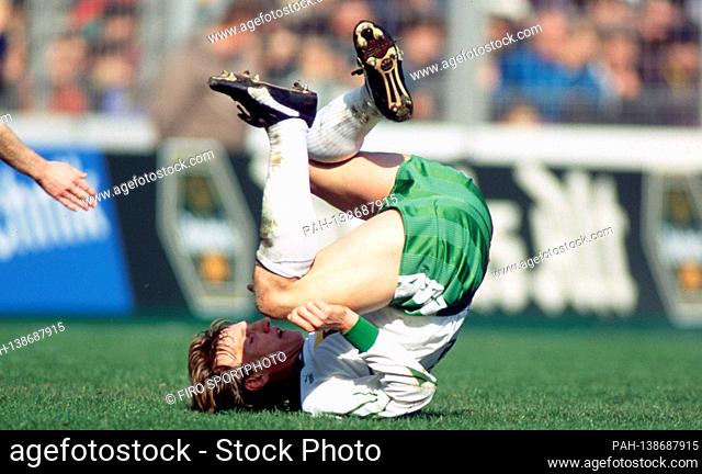 firo: 04/02/1994 1993/94 season football, football: archive photos: 1st Bundesliga: 28th matchday BVB Borussia Dortmund - Werder Bremen 3: 2 Werder