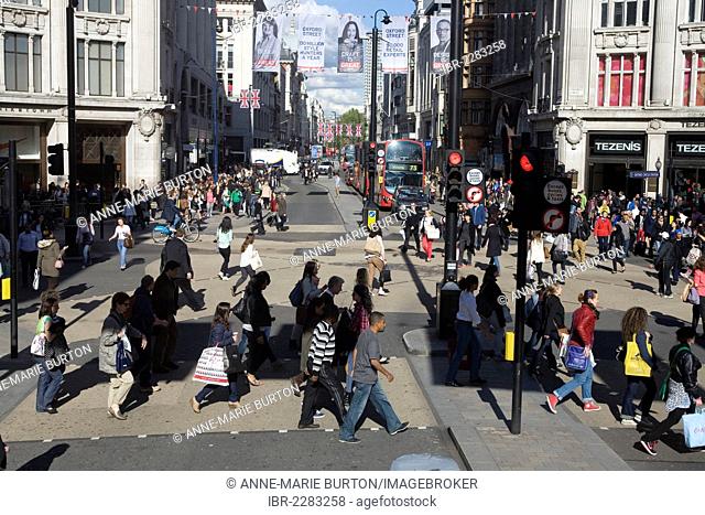 Pedestrians on the Oxford Circus crossing, London, England, United Kingdom, Europe