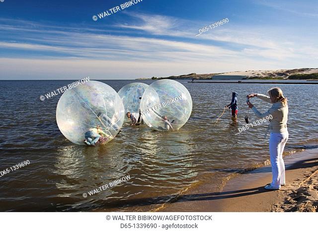 Lithuania, Western Lithuania, Curonian Spit, Nida, kids in waterball, NR