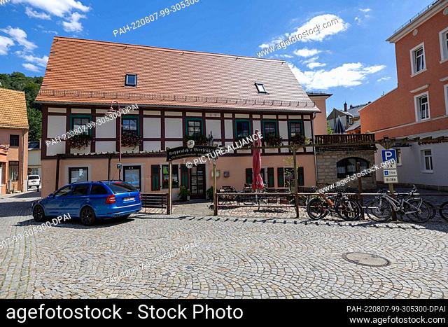 07 August 2022, Saxony, Bad Schandau: The traditional but empty inn Kopprasch's Bierstüb'l. The situation in the forest fire area of the Saxon Switzerland...