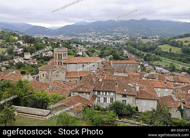 Cathedral, Saint Lizier, Midi-Pyrenees, Ariege department, France, Europe