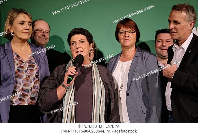 Federal co-chair of Buendnis 90/Die Gruenen, Simone Maria Peter (l-r), Lower Saxony Agriculture Minister Christian Meyer, prime candidate Anja Piel