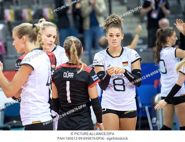 12 June 2018, Germany, Stuttgart: Volleyball, women's Nations League match between Germany and China at the Porsche Arena: Germany's Kimberly Drewniok (R) waöls...