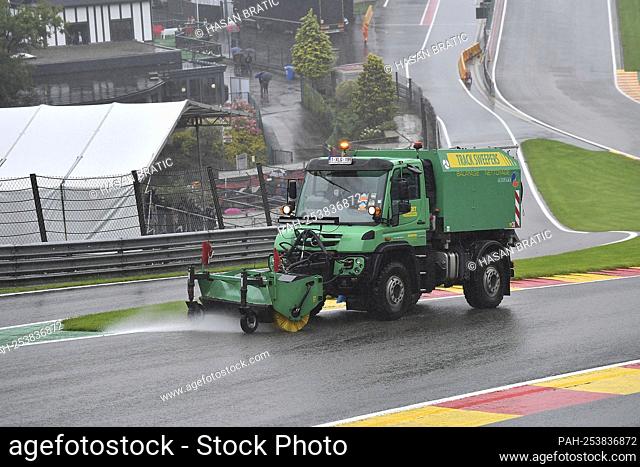 08/29/2021, Hockenheim Ring, Hockenheim, Bosch Hockenheim Historic - The Jim Clark Revival, pictured with a sweeper, is trying to remove the water in the...