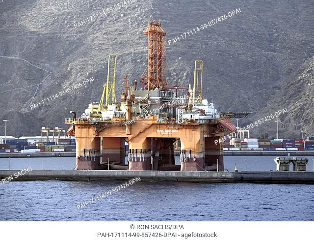 Mothballed oil rigs in Santa Cruz port on Tenerife. The Canary Islands (Tenerife and Gran Canaria) ports are used by a number of oil companies for...