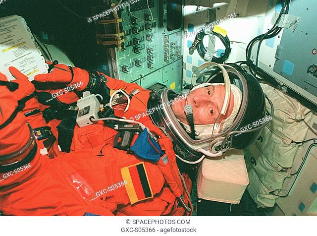 01/14/2000 --- STS-99 Mission Specialist Gerhard Thiele, who is with the European Space Agency, goes through countdown procedures aboard the Space Shuttle...