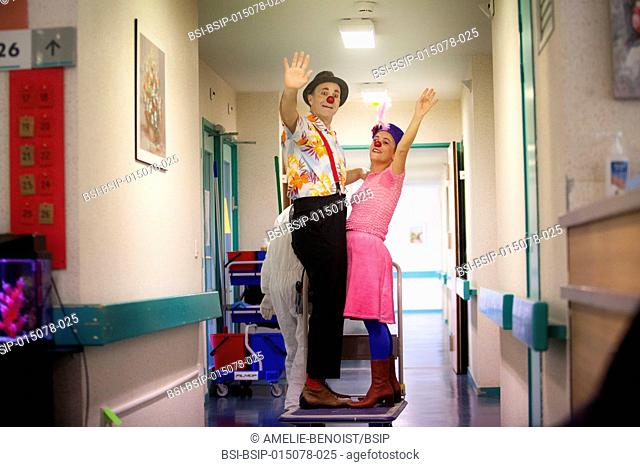 Reportage on the clowns of the les InstantàNez association in a nursing home in Haute-Savoie, France