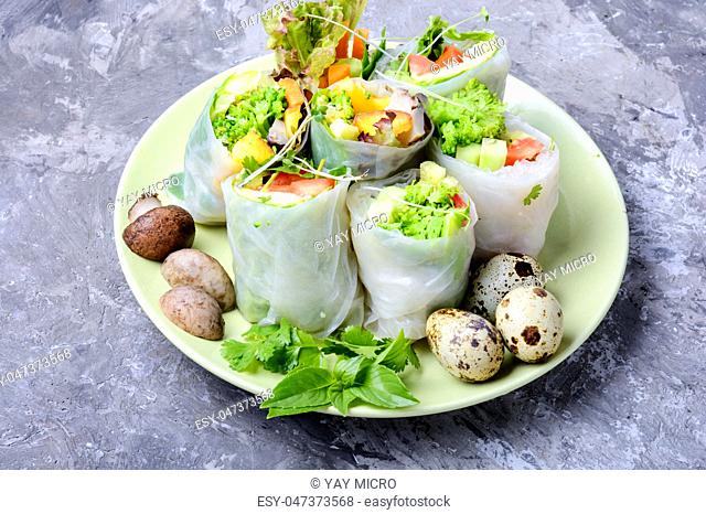 Assorted Asian spring rolls with vegetable and lettuce