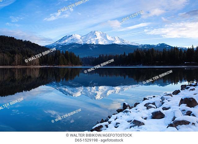 USA, California, Northern California, Northern Mountains, Mount Shasta, view of Mt  Shasta, elevation 14, 162 feet from Siskiyou Lake, morning, winter