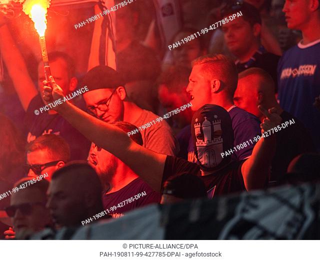 11 August 2019, Saxony, Chemnitz: Soccer: DFB Cup, Chemnitzer FC - Hamburger SV, 1st round, in the stadium on Gellertstraße