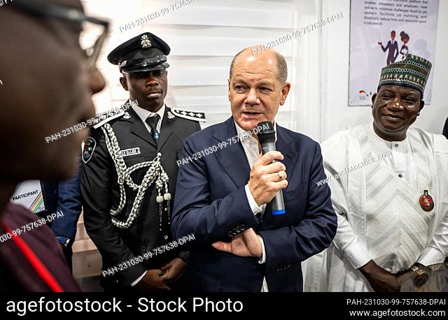 30 October 2023, Nigeria, Lagos: German Chancellor Olaf Scholz (SPD) visits the German-Nigerian Center for Jobs, Migration and Reintegration in the economic...