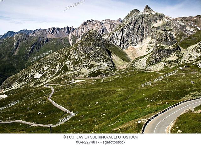 Paso del Gran San Bernardo entre Aosta y Martigny – Aiguille des Sasses– Alpes - Val d’Aosta – Italia - Valais – Suiza - Europa