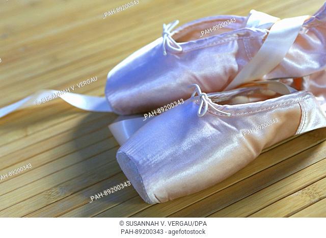 Ballet pointe shoes can be seen in Muenster, Germany, 9 March 2017. Photo: Susannah V. Vergau/dpa | usage worldwide. - Münster/Hesse/Germany