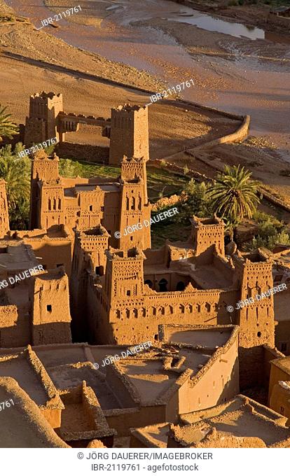 The Ksar, fortified city, of Aït Ben Haddou, UNESCO World Heritage Site, and the Ounila River on the eastern slope of the High Atlas mountains, Souss-Massa-Drâa