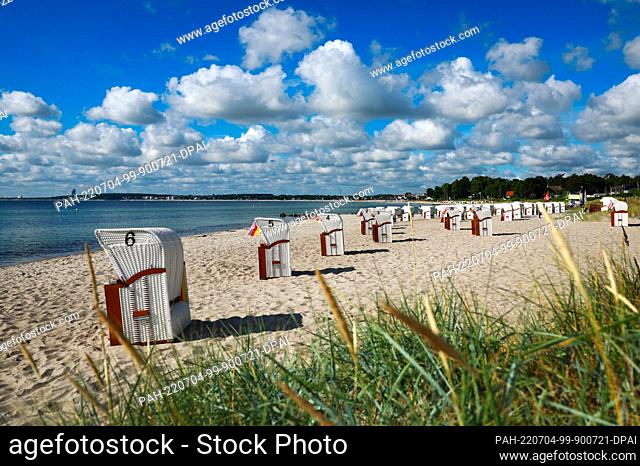 04 July 2022, Schleswig-Holstein, Sierksdorf: Beach chairs stand on the Baltic Sea beach. Schleswig-Holstein and Mecklenburg-Western Pomerania have started...
