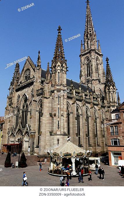 Die Kirche St. Etienne in der Altstadt von Mulhouse im Elsass in Frankreich