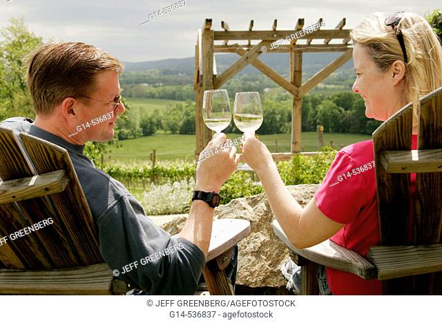 Virginia, Hillsboro, Hillsborough Winery, couple, wine, glasses, vineyard
