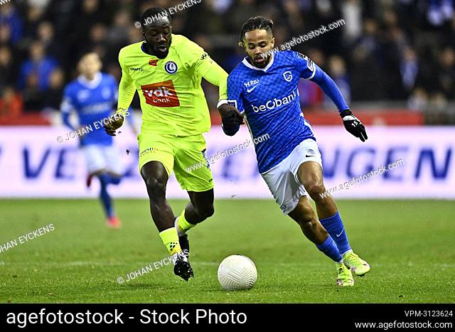 Gent's Elisha Owusu and Genk's Theo Bongonda fight for the ball during a soccer match between KRC Genk and KAA Gent, Sunday 24 October 2021 in Genk
