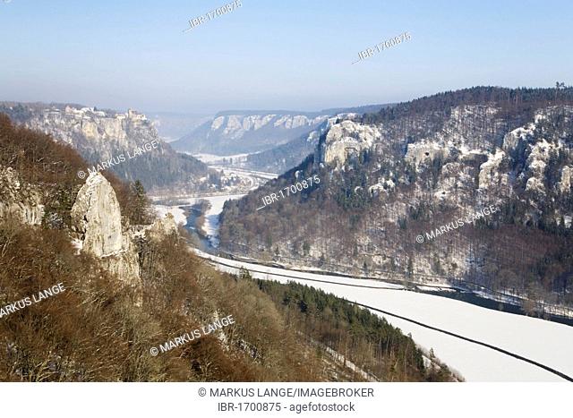 View from the Eichfelsen rock on Schloss Werenwag castle and the Danube valley, Naturpark Obere Donau nature park, Swabian Alb, Baden-Wuerttemberg, Germany