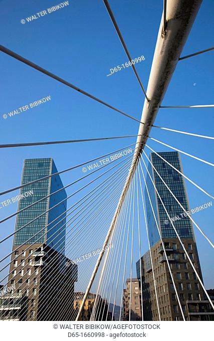 Spain, Basque Country Region, Vizcaya Province, Bilbao, The Zubizuri Bridge, architect Santiago Calatrava, on the Rio de Bilbao river