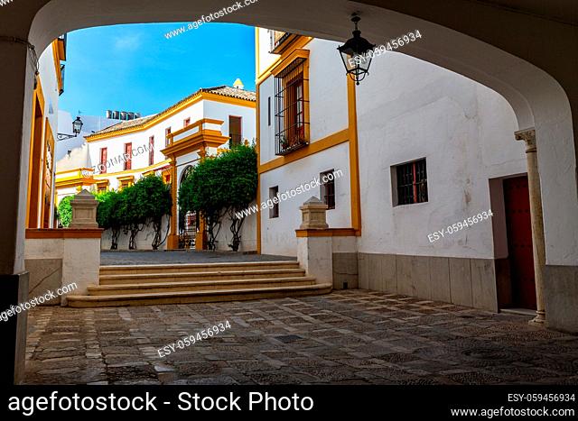 Eingang zur Stierkampfarena von Sevilla, Andalusien, Spanien. Entrance to the Bullfighting arena of Seville, Andalucia, Spain