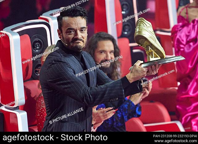 08 December 2023, Berlin: Coach Giovanni Zarrella receives an award in the final of the Sat.1 show ""Voice of Germany"". He received the award for his many...