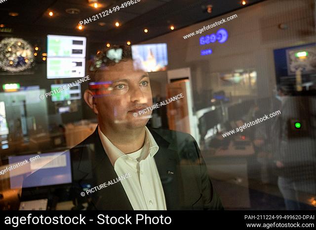 21 December 2021, Hessen, Darmstadt: Simon Plum, Head of Mission Operations at the European Space Agency's Esa Satellite Control Centre