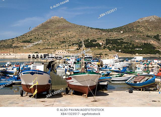 Italy, Sicily, Favignana island, harbour