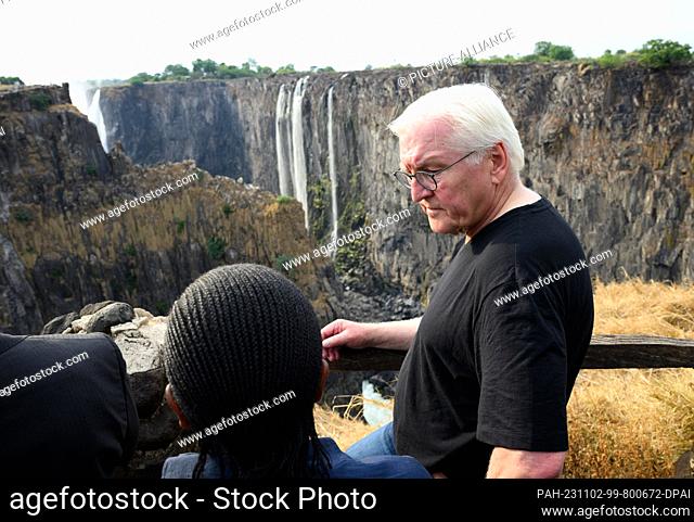 02 November 2023, Zambia, Livingstone: German President Frank-Walter Steinmeier (r) visits the Victoria Falls on the border between Zambia and Zimbabwe