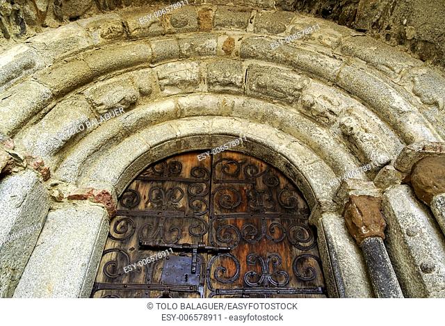 Iglesia Romanesque Sant Serni XII. Meranges. Girona. Pirineos Orientales. Catalunya. Spain