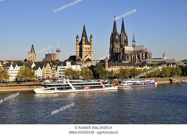 Germany, North Rhine-Westphalia, Cologne, city, Rhine match, Groß Sankt Martin and cathedral, holiday ships