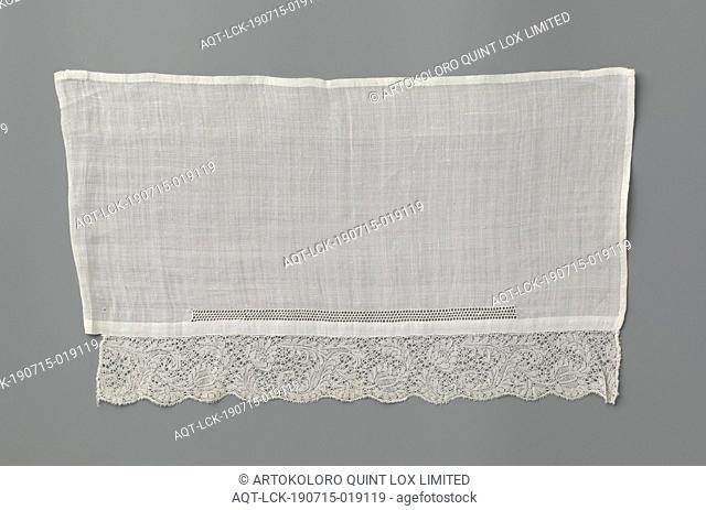 Modestie with strip of bobbin lace with feathered leaves, Modestie with strip of natural-colored bobbin lace: Binche lace