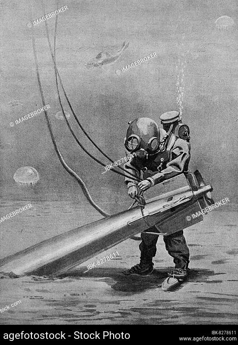 Taucher beim anbinden eines Torpedos, der im Schlamm steckengeblieben ist, ca 1899, Historisch, digitale Reproduktion einer Originalvorlage aus dem 19