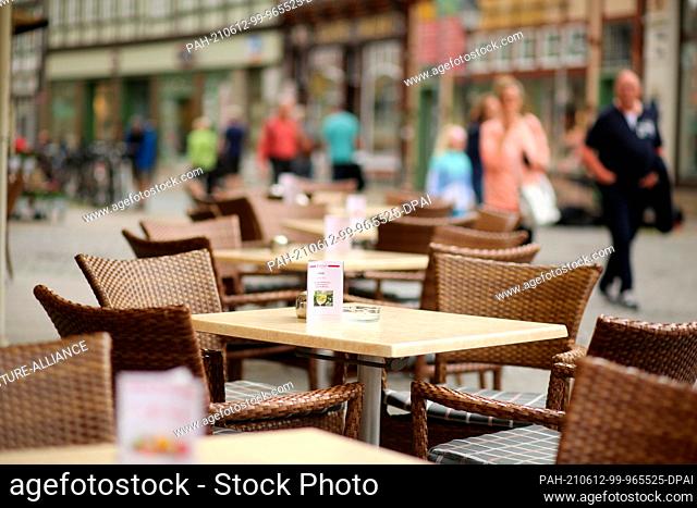 12 June 2021, Saxony-Anhalt, Wernigerode: Tables and chairs are ready for guests in front of a hotel on the market square