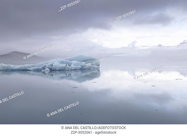 Jokulsarlon lagoon in Vatnajokull park Skaftafellsjokull glacier in winter, Iceland