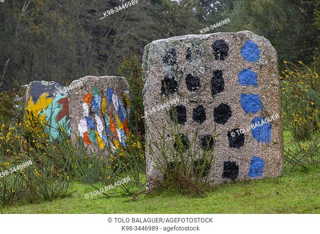 Ecoespacio O Rexo, intervención pictórica y escultórica del artista Agustín Ibarrola sobre un espacio natural, Allariz, Ourense, Galicia, Spain