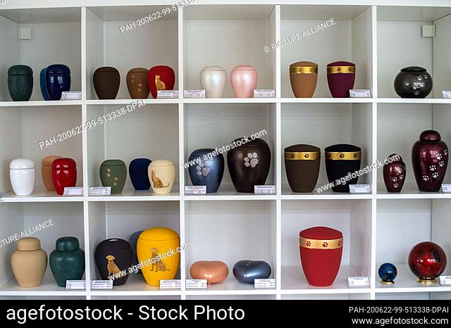 17 June 2020, Saxony-Anhalt, Calbe (Saale): Different animal urns are on one shelf in the Anubis animal crematorium branch