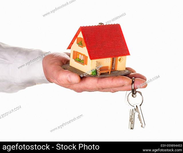 Hand mit Haus und Schlüssel