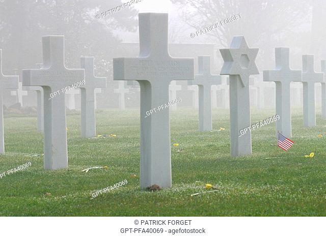 9387 AMERICAN SOLDIERS REST IN PEACE IN THE MILITARY CEMETERY OF COLLEVILLE-SUR-MER, D-DAY LANDING SITE, CALVADOS 14