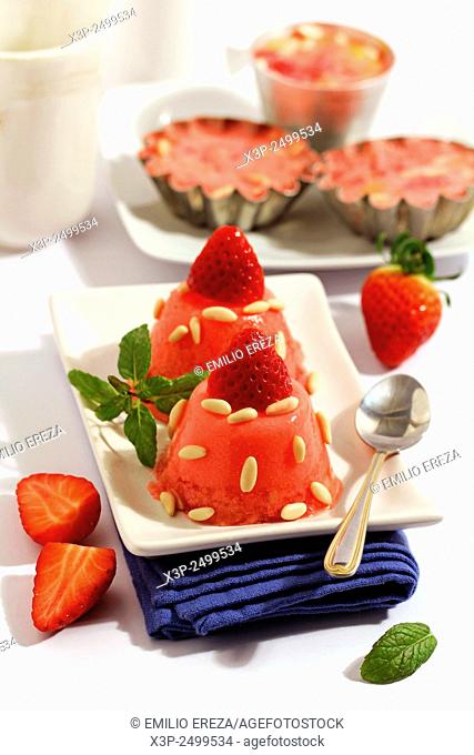 Strawberry jelly with pine nuts