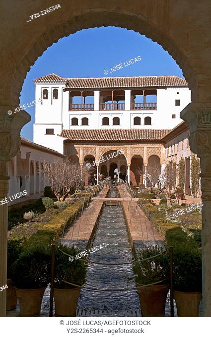 Generalife Palace and Courtyard of the Acequia, Generalife, Alhambra, Granada, Region of Andalusia, Spain, Europe