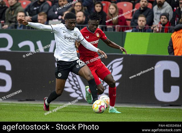 Eric DINA EBIMBE (F) versus Odilon KOSSOUNOU (LEV), action, duels, soccer 1st Bundesliga, 27th matchday, Bayer 04 Leverkusen (LEV) - Eintracht Frankfurt (F) 3:...