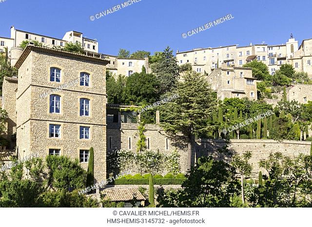France, Vaucluse, regional natural reserve of Lubéron, Gordes, certified the Most beautiful Villages of France, the house of village in dry stones and gardens...
