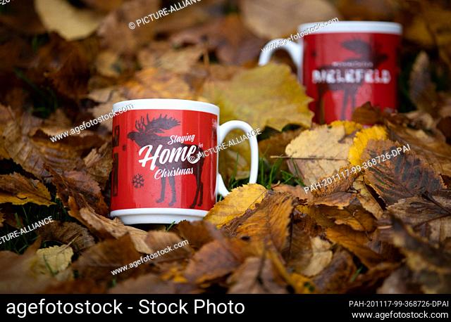 17 November 2020, North Rhine-Westphalia, Bielefeld: SYMBOL PICTURE - So-called ""No Christmas Market Cups"" with the inscription ""Staying Home for Christmas""...