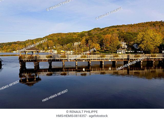 Canada, Quebec province, Eastern Townships or Estrie, North Hatley, the colors of the Indian summer, boardwalk