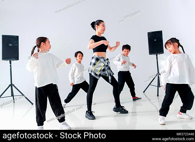 Dance teacher to teach the children learn how to dance