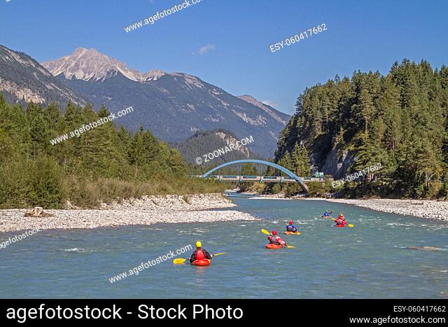 Wildwasserfahren auf dem Lech gehört zu den Pflichtaufgaben jedes begeisterten Kajakfahrers